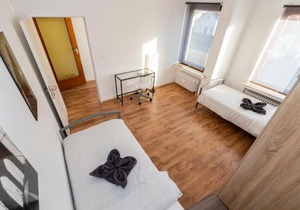 AVR Apartment HOF 7