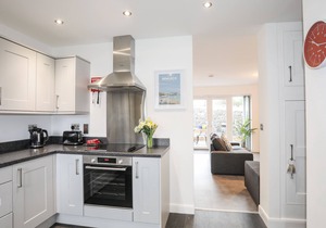 AWEL DEG PARC DELFRYN, family friendly, with a garden in Benllech
