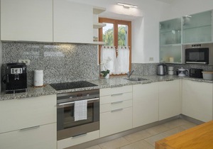 Awesome apartment in Buje with WiFi