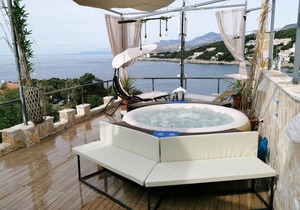 Awesome apartment in Utjeha with WiFi