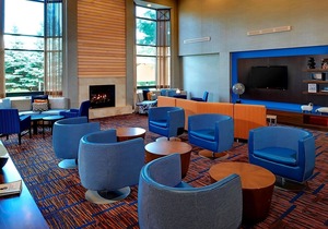 Awesome Find! 3 Relaxing Units, Pool, Pets Allowed, Elgin History Museum!