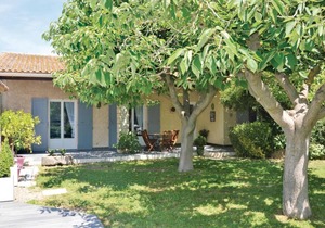 Awesome home in Grans with 5 Bedrooms, WiFi and Outdoor swimming pool