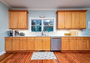 Awesome Seabrook Village Location w/Neighborhood Pool! Amenity Cards! Pet Friendly!