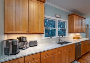 Awesome Seabrook Village Location w/Neighborhood Pool! Amenity Cards! Pet Friendly!