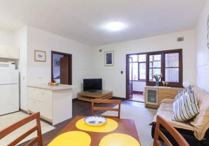 B3 Crawley Apartment 1 BRM & Sleepout near UWA