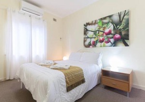 B5 Crawley Apartment 1 BRM & Sleepout near UWA