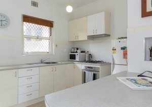 B6 Crawley Apartment 1 BRM & Sleepout near UWA