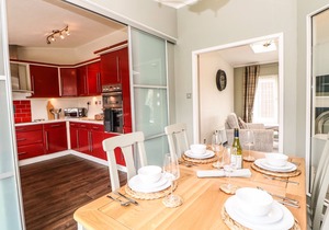 BADGERS RETREAT, pet friendly, with a garden in Hipswell