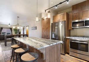 Baker Loft 202 - Stunning Condo in the heart of Downtown! Private Hot tub!!