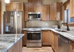 Baker Loft 202 - Stunning Condo in the heart of Downtown! Private Hot tub!!
