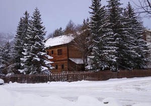 bas de Chalet Avec Jardinet Devant