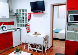 Basement with Windows in the Center of Lisbon - Free WIFI