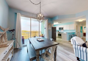 Bay View Condo w/Deck, Assigned Boat Slip, WiFi, AC & Shared Pools/Hot Tubs