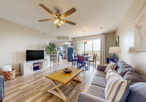 Bay View Condo with Private Balcony, AC, WiFi & Access to Shared Hot Tubs/Pools
