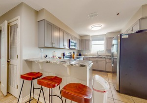 Bay View Condo with Private Balcony, AC, WiFi & Access to Shared Hot Tubs/Pools