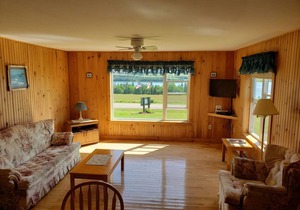Bay view cottage, near coffee shops, restaurants and beach