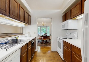 Bay View Dog-Friendly Townhouse w/Porch, Gas Grill, Washer/Dryer, Partial A/C