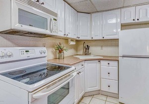 Beach Apt #1 - 2 Bedroom, 1 Bath, LR & Kitchen