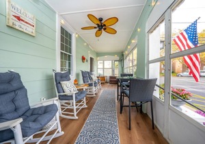 Beach Apt #4 - Studio w Kitchen, Bath, LR, & Patio
