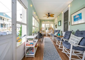 Beach Apt #4 - Studio w Kitchen, Bath, LR, & Patio