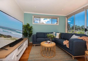 Beach House Ocean Views in Batehaven
