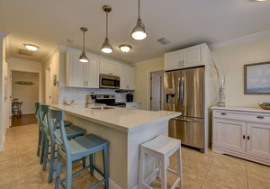 BEACH HOUSE WITH PRIVATE SALTWATER POOL & SPA + WALK TO BEACH