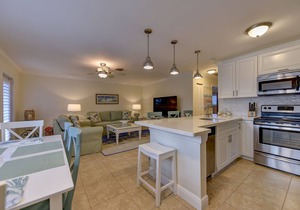 BEACH HOUSE WITH PRIVATE SALTWATER POOL & SPA + WALK TO BEACH