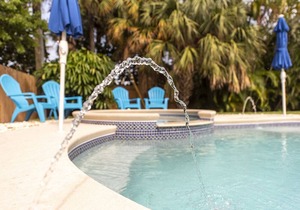 BEACH HOUSE WITH PRIVATE SALTWATER POOL & SPA + WALK TO BEACH