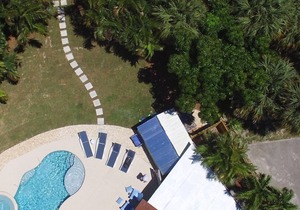 BEACH HOUSE WITH PRIVATE SALTWATER POOL & SPA + WALK TO BEACH