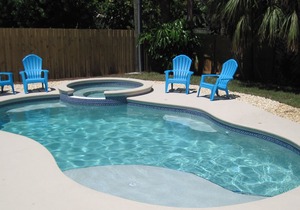 BEACH HOUSE WITH PRIVATE SALTWATER POOL & SPA + WALK TO BEACH