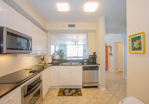 BEACH SETUP Mar. thru Oct. June and July, Sat to Sat only. Sleeps 6 in beds.
