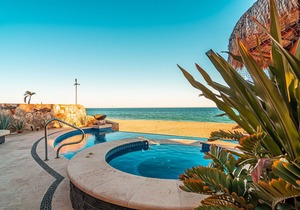Beachfront 3BD Villa with Private Pool
