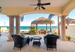 Beachfront 3BD Villa with Private Pool
