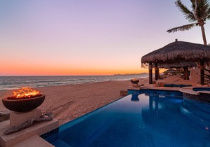Beachfront 3BD Villa with Private Pool