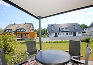 Beachfront apartment with terrace, use of swimming pool and sauna - Rex Rugia apartment 14-3