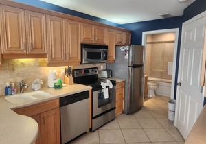 BEACHFRONT, SPA, SUNSETS from the balcony! Fabulous location, Trolley