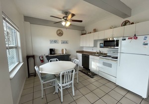 Beachfront Unit #2-Ground Level-Walking Distance to all Bars and Restaurants