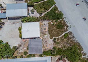 Beachfront Unit #2-Ground Level-Walking Distance to all Bars and Restaurants