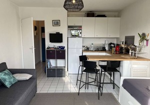 Beachside Studio with Garden, BBQ, and Near Cycling Path