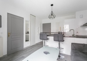 Beau T2 à proximité des Rives du Lez avec terrasse, ascenseur et parking - Class Appart