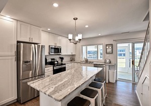 Beautiful 2 bed Townhouse in Bayshore Breeze! Close to State Park Beaches! Dock, Beach Town, Restaurants and More!