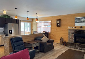 Beautiful 2 bedroom home with fabulous mountain views