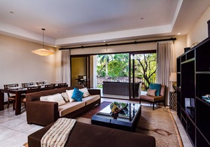 Beautiful Condo, Lap Pool, Yoga Room & Gym