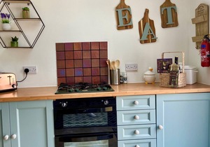 Beautiful Cottage Set In Quiet Location 2 Mins Walk From The Town