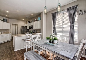 Beautiful golf course gated community with private putting green, pool/hot tub!
