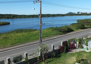 Beautiful house in front of the small Lagoon and next to the Beach of Novo Campeche!