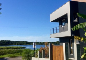 Beautiful house in front of the small Lagoon and next to the Beach of Novo Campeche!