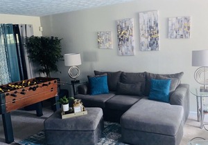 Beautiful Modern Condo near Six Flags