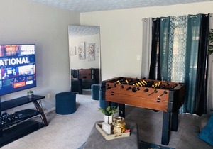 Beautiful Modern Condo near Six Flags