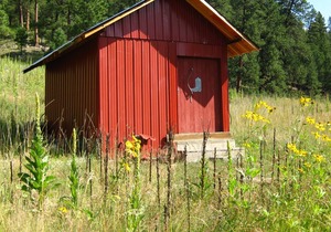 Beautiful Rustic Cabin Right on the Pecos River.